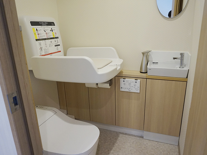 トイレにはおむつ台を完備